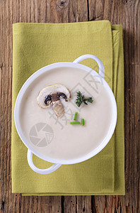 蘑菇汤午餐木头餐巾食品绿色高架乡村蔬菜小吃背景图片