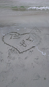 罗姆脚印波浪恋人海滩海洋背景图片