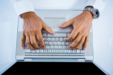 商务人士使用笔记本电脑公司电脑显示器男性电子老年键盘商业桌子旋转椅屏幕背景图片
