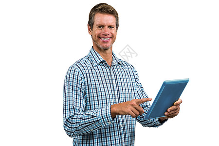 快乐男人使用平板电脑的肖像沟通幸福男性服装界面微笑科技药片技术未来派背景图片