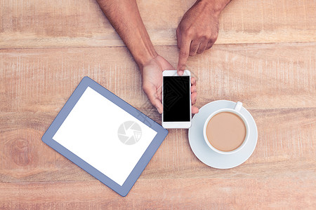 咖啡和平板电脑使用智能电话的人背景图片