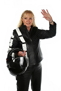 女摩托车手姿势安全女性化微笑白色女性露齿摩托车冒充成年背景图片