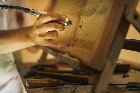 工作技巧雕塑师绘画家 艺术家摇摆的木制巴斯救济2号背景