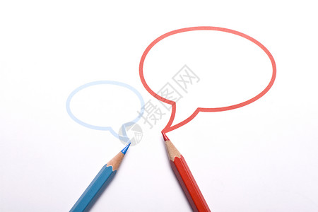 蓝色和红色两支铅笔和两支铅笔对话辩论知识写作气泡思考竞赛信仰尺寸白色讨论背景