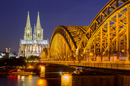 霍亨索伦桥德国科隆大教堂建筑学教会照明地标建筑城市吸引力主场旅游背景
