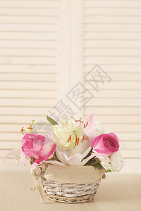 篮花粉色白色礼物调子花束木头卡片百合红色展示背景图片