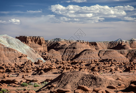 犹他州的歌布林谷编队侵蚀巨石岩石红色风化地精砂岩沙漠背景图片