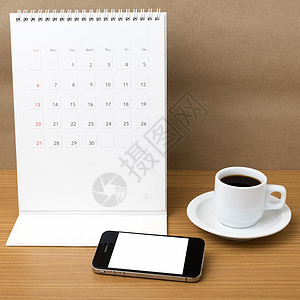 咖啡杯 电话和日历笔记本工作桌子白色办公室杯子咖啡笔记铅笔写作背景图片