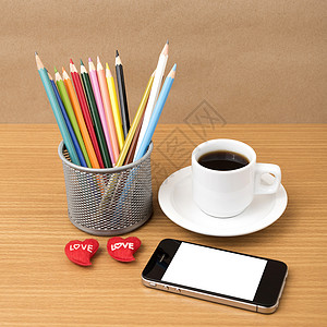 咖啡 电话 彩色铅笔和心脏办公室桌子职场笔记商业细胞白色工作互联网笔记本背景图片