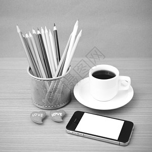 咖啡 电话 彩色铅笔和心脏商业笔记工作办公室笔记本桌子细胞职场互联网杯子背景图片