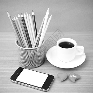 咖啡 电话 彩色铅笔和心脏办公室互联网细胞笔记白色桌子工作商业杯子职场背景图片