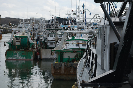 渔船钓鱼绳索轴承安全港口领航背景图片