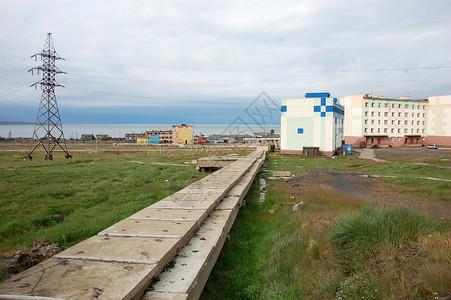 混混水供水收集者北极城镇基础设施建设;背景