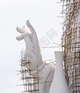 建筑下Guan Yin普萨雕像天空寺庙旅行传统地标信仰艺术项目上帝金子背景图片