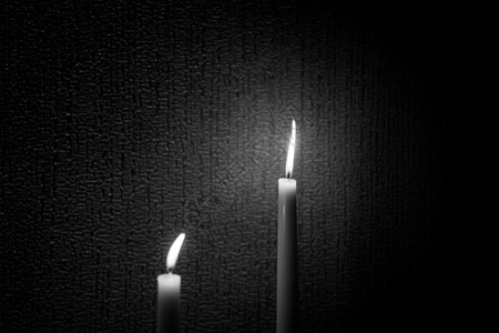 两根蜡烛光源纹理背景图片
