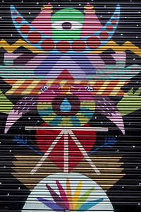 巴塞罗那街头的涂鸦画画作品自由绘画壁画艺术城市金属街道背景图片