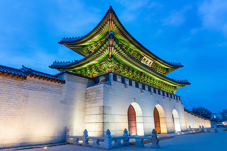 南韩首尔的庆博京贡宫殿历史堡垒地标皇家交通城市道路历史性城堡网关背景图片