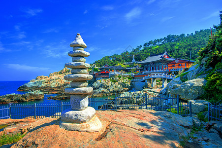 寺和南朝鲜釜山海云台海海石头建筑学地标纪念碑旅行游客海洋佛教徒云台吸引力背景图片