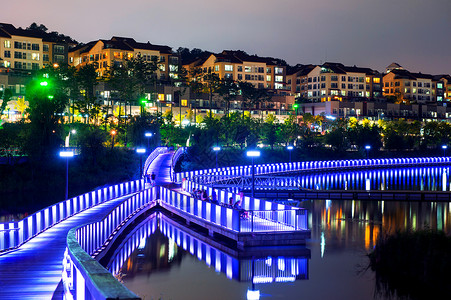 韩国晚上有多彩的桥和城市风景地标景观旅行彩虹旅游喷泉水原展示首都吸引力背景图片
