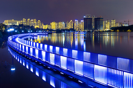韩国晚上有多彩的桥和城市风景景观展示水原娱乐旅游喷泉场景世界首都记录背景图片