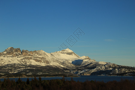 山蓝色旅游全景背景图片