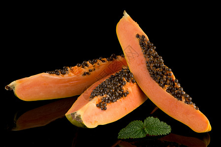 新鲜而美味的木瓜摸索甜点异国裂缝饮食种子水果橙子情调热带背景图片