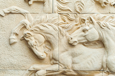 在柔软的光线下雕刻自由艺术马匹文化雕塑宽慰石头背景图片
