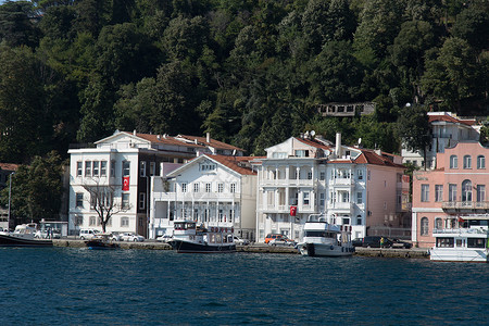 Bosphorus海峡的建筑物木头住宅红色海岸鸭梨火鸡别墅建筑房子建筑学背景图片