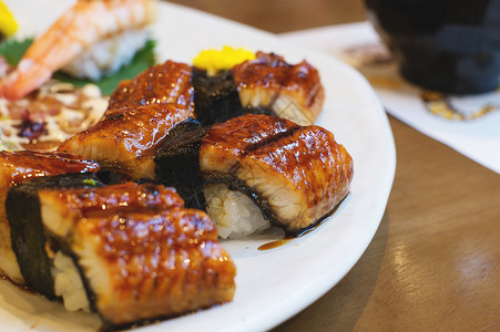 单生寿司食物盘子黑色寿司餐厅海鲜午餐美食文化奢华高清图片