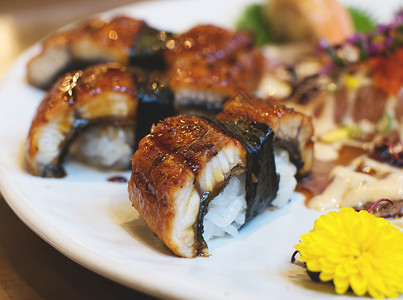 单生寿司黑色文化食物餐厅奢华寿司盘子午餐美食海鲜高清图片