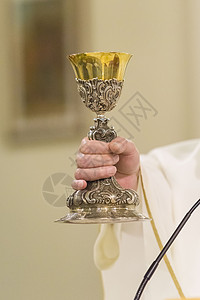 庆祝圣公会圣餐牧师高脚杯圣面包主持人宗教圣杯背景图片
