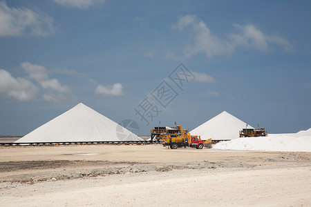 盐沙漠岛风景爬坡天空沙漠场景矿物山脉白色蓝色工厂背景
