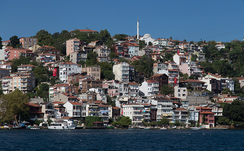 Bosphorus海峡的建筑物房子红色火鸡海岸鸭梨木头建筑住宅别墅建筑学背景图片
