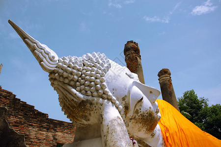 泰国考古遗址的佛陀寺雕像寺庙专注姿势考古建筑学花园公园背景图片