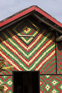 瓦努阿图的多彩小屋木头红色城市首都旅行绿色房子背景图片