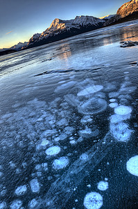 亚伯拉罕湖温冬日出甲烷吸引力场景风景气泡高清图片