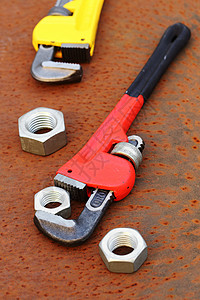 扳手和坚果工业红色男人管道服务维修金属工人工具乐器背景图片