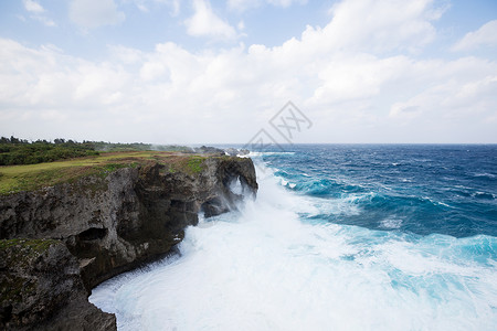 莫逗霸冲绳的曼扎莫角珊瑚岩石悬崖晴天石头编队海洋场景海岸半岛背景