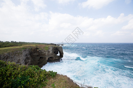 莫逗霸冲绳的曼扎莫角海景土地石头天空海岸太阳珊瑚海浪波浪风暴背景