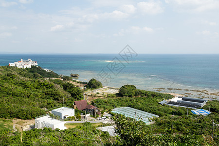 冲绳村酒店天线海景天际村庄建筑阳光植物海洋晴天高清图片