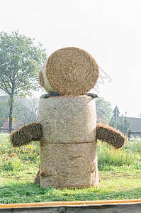 Hay Bale的人物 在乡下农作物数字风光干草云雀晴天草包雕像收获农业背景图片