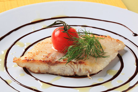 鱼头鱼白鱼鱼片香醋细雨营养起动机食物鳟鱼美食棕色背景图片