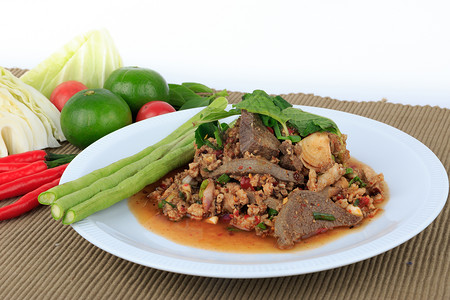 泰国土猪肉沙拉 香辣小麦猪肉和猪肝肝沙拉Larb Mu餐厅食物薄荷洋葱饮食文化沙拉养分美食胡椒背景图片