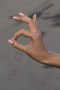手动手势广告白色女士界面女孩美甲女性手指食指成人背景图片