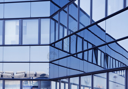 办公大楼中窗户图像的图像玻璃展览蓝色建筑学中心大厅公司摩天大楼商业反射背景图片
