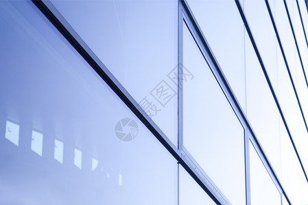 办公大楼中窗户图像的图像金融公司建筑建筑学反射展览蓝色镜子技术摩天大楼背景图片