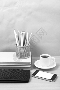 办公桌 咖啡加电话 书堆 花瓶 彩色盒b办公室空白商业笔记本电脑工作杯子木头记事本职场背景图片
