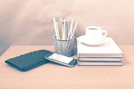 加v素材办公桌 咖啡加电话 书本堆叠 wallet 彩色盒子v文档办公室商业笔记木头桌面空白工作日历杯子背景