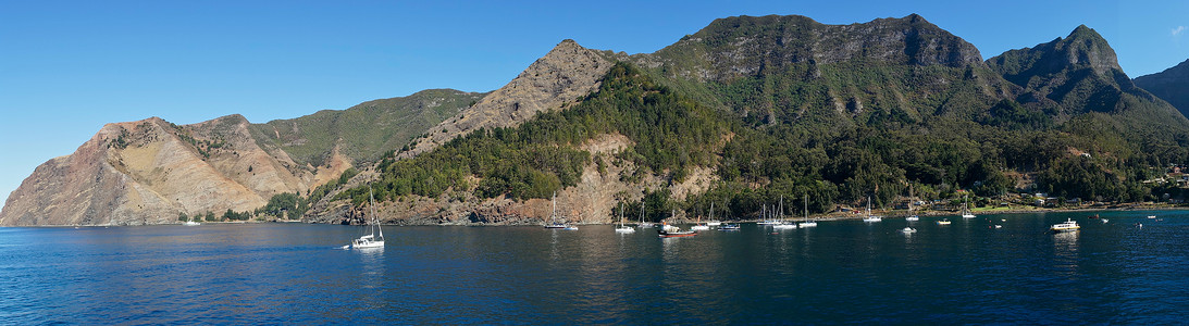 鲁宾逊漂流记胡安费尔南德斯群岛爬坡支撑海洋港口林地火山房屋海岸传奇绿色背景