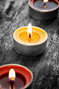 蜡烛灯火焰红色灰色蜡烛黄色橙子白色背景图片